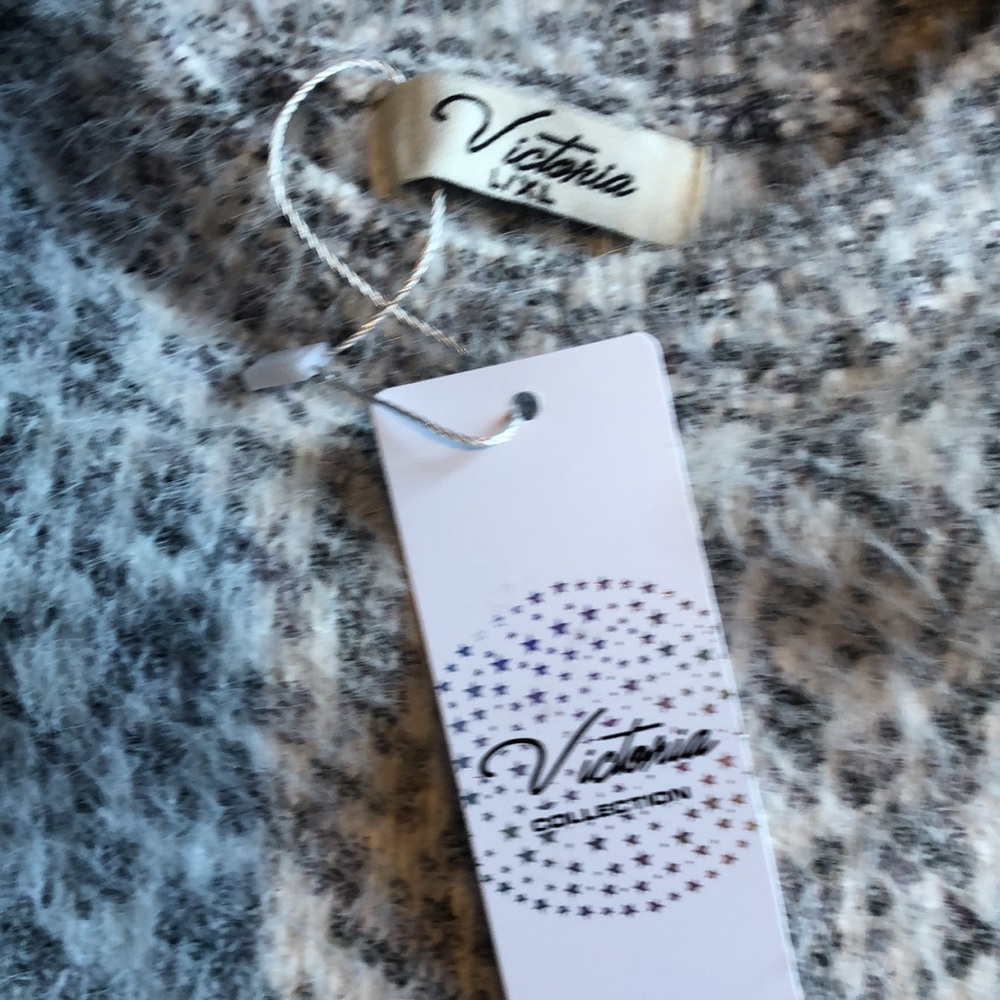 Victoria Sweater - Picture 2 of 3
